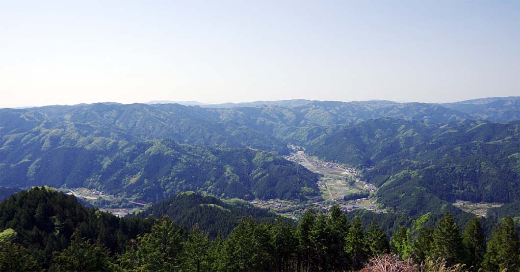 （山頂）恵那市上矢作町・串原村を一望